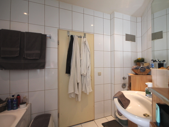 Badezimmer Bild 2 Dachgeschosswohnung K�ln