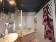 Badezimmer Bild 2 2-Zimmer-Wohnung mit Weitblick - 81 m� - gro�er Balkon - inkl. moderner EBK - ideal f�r Pendler