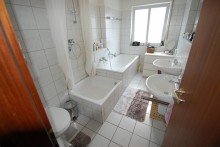 Badezimmer 3-Zimmerwohnung in K�ln-Meschenich - verf�gbar ab 01.11.2025/Besichtigungstermine ab Mitte Oktober!