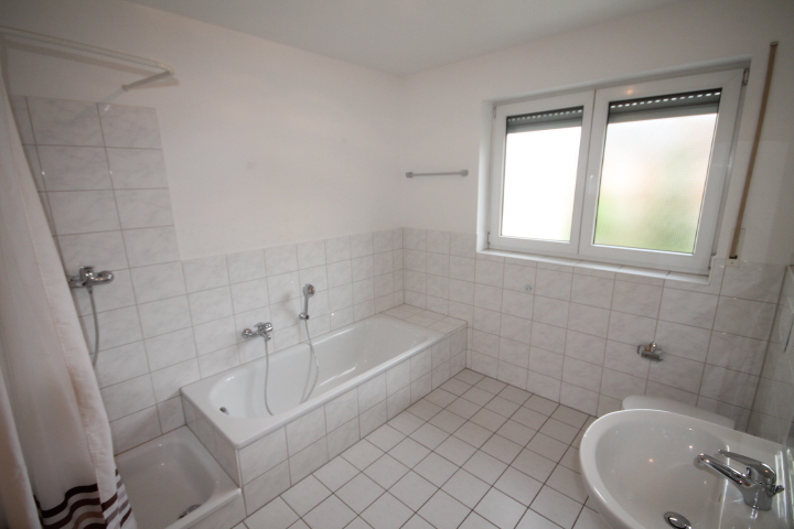OG Badezimmer Bild 1 Reihenmittelhaus Frechen