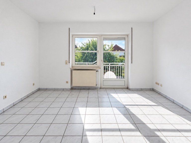 Wohnzimmer Alsfeld Etagenwohnung EINZIEHEN ODER VERMIETEN: RENOVIERTE 2-ZIMMERWOHNUNG MIT BALKON & STELLPLATZ