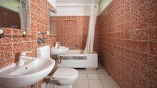 Badezimmer 2-Zimmer-Wohnung - 81 m� - f�r Eigennutzer und Kapitalanleger - gr. Balkon - RENOVIERUNGSBED�RFTIG