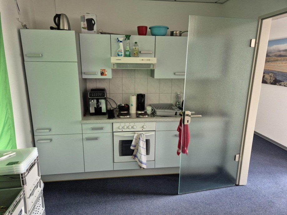 K�chenzeile in Raum 3.jpg B�rofl�che H�rth, Rhein-Erft-Kreis