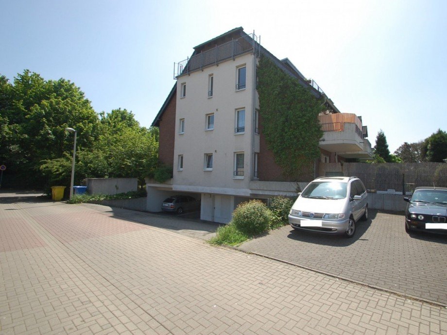 Seiten- und R�ckansicht Erdgeschosswohnung Frechen