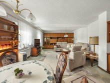 Wohnung 1. OG Wohnzimmer EIN HAUS, DREI WOHNUNGEN, VIELE PERSPEKTIVEN - ZENTRUMSNAH IN LICH
