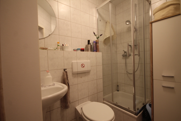 G�ste-WC mit Dusche Etagenwohnung Frechen