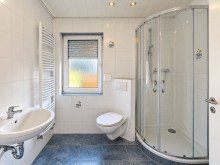 EG-Wohnung Badezimmer EIN HAUS, DREI WOHNUNGEN, VIELE PERSPEKTIVEN - ZENTRUMSNAH IN LICH