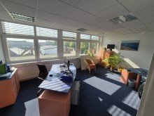 Gro�er B�roraum aktuell.jpg B�ro mit 3 R�umen, ca. 71 m�, in H�rth-Efferen - frei zum 31.03.2026, eventl. auch fr�her m�glich