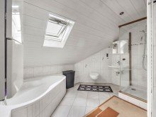 DG-Wohnung Badezimmer EIN HAUS, DREI WOHNUNGEN, VIELE PERSPEKTIVEN - ZENTRUMSNAH IN LICH