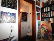 Blick in G�ste-WC Vermiete 3-Zi.-Wohnung mit gro�er Terrasse & Gartenanteil - inkl. Garage & Kamin im Norden K�lns