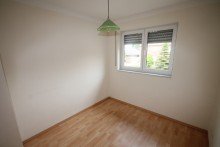 OG Kleines Zimmer Gut aufgeteiltes Mittelreihenhaus mit Westterrasse f�r den Anflug Ihrer Freunde! - Frei 01.08.2026