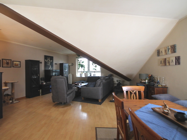 Wohn-/Esszimmer Bild 21 Dachgeschosswohnung K�ln