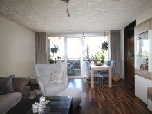 Wohnzimmer Bild 1 2-Zimmer-Wohnung mit Weitblick - 81 m� - gro�er Balkon - inkl. moderner EBK - ideal f�r Pendler