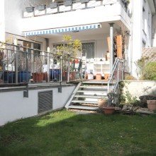 Blick auf Terrasse und Garten Vermiete 3-Zi.-Wohnung mit gro�er Terrasse & Gartenanteil - inkl. Garage & Kamin im Norden K�lns