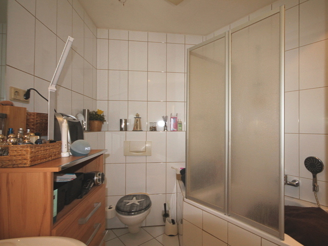 Badezimmer Bild 1 Dachgeschosswohnung K�ln